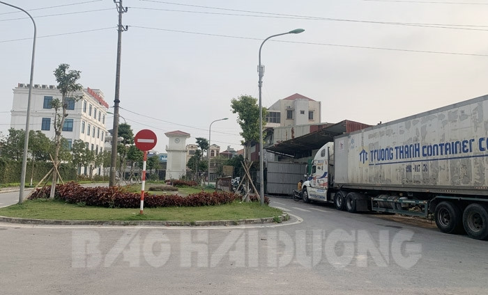 Giải tỏa lấn chiếm đường trong khu dân cư Nguyễn Lương Bằng để sửa chữa ô tô